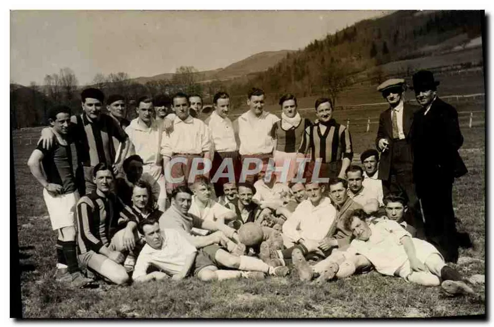 Squadra di calcio — gruppo sul campo — senza editore né numero visibile - Recto