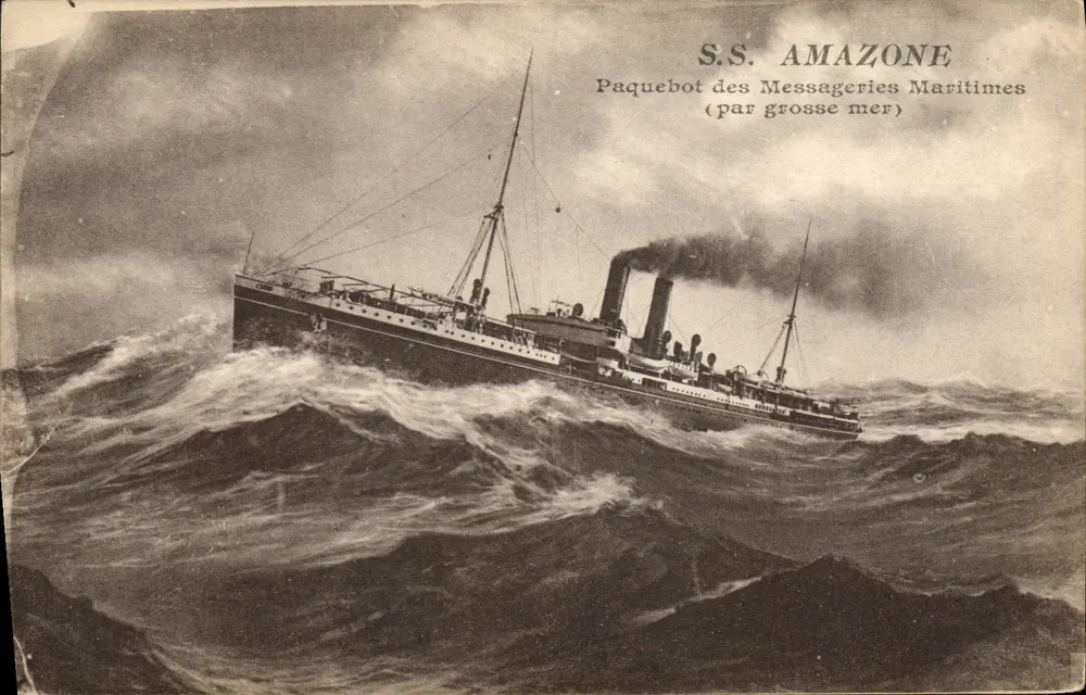 S.S. AMAZONE — Dampfer der Messageries Maritimes (auf hoher See) - Vorderseite
