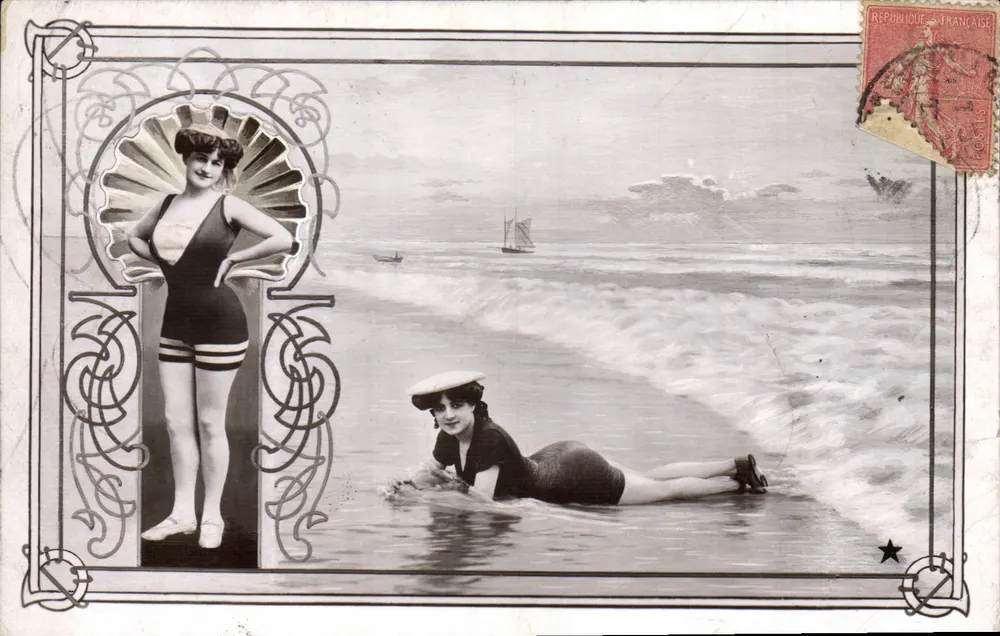 Zwei Frauen in Badeanzügen — Strandbild — VBC Serie N°3066 - Vorderseite