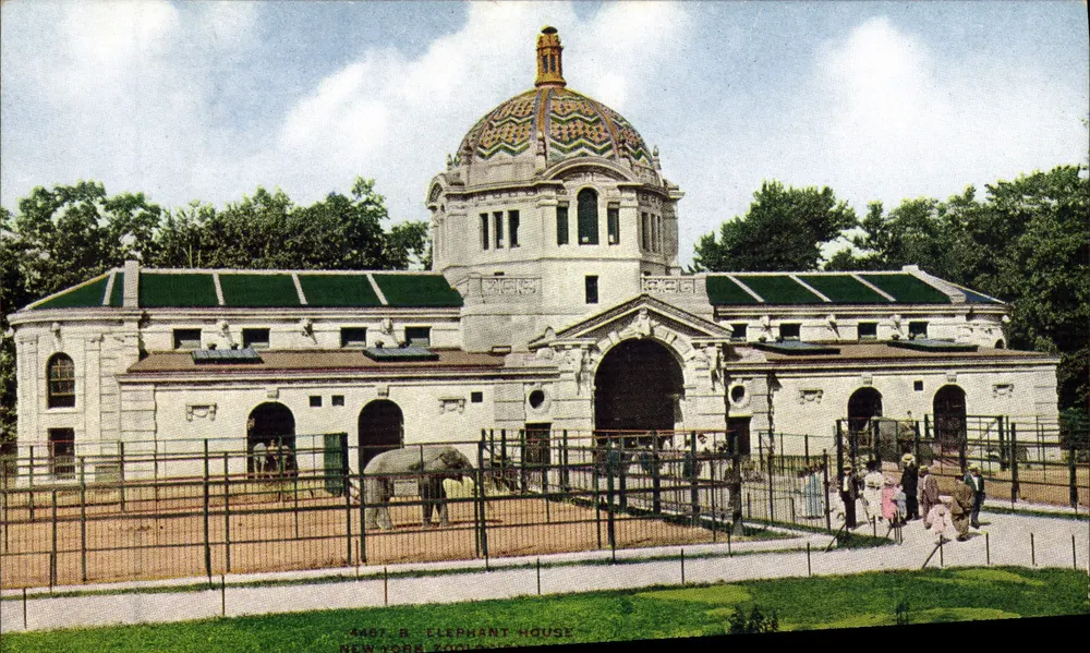 Elephant House — New York Zoological Park — NYZP - Vorderseite
