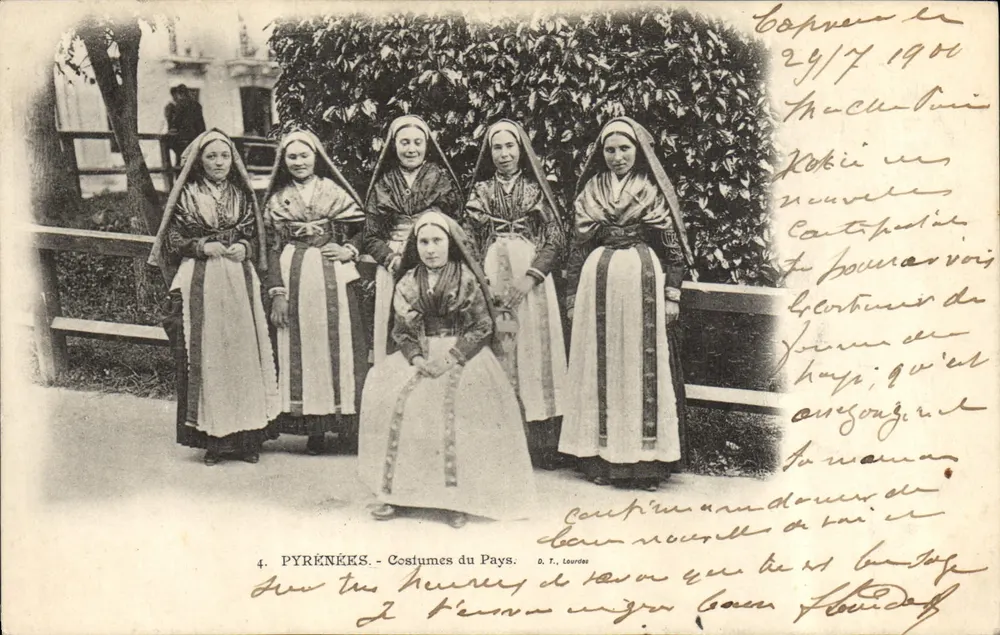 PYRÉNÉES - Trajes do País - D. T., Lourdes - Frente