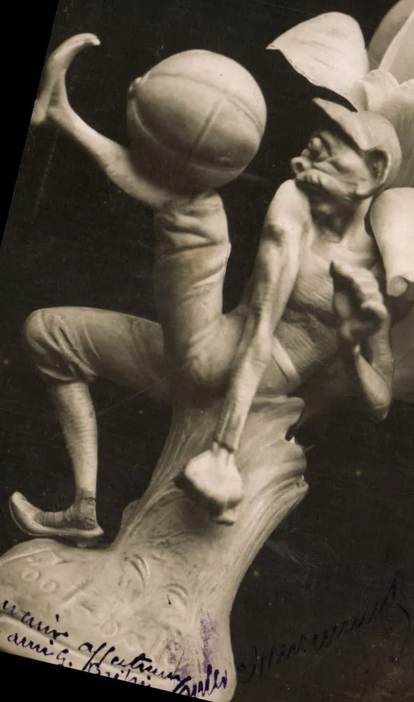 Estátua de jogador de basquete — editor H. Hertmann & Cie, n° 667-5 - Frente