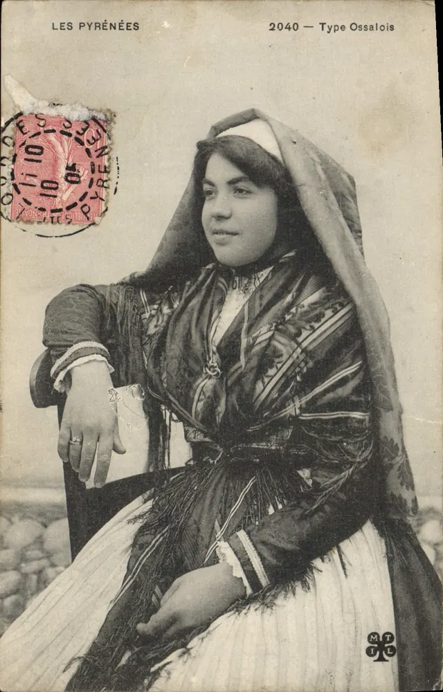Mulher em traje tradicional — Ossalos — Tipo Ossalois, n°2040 - Frente