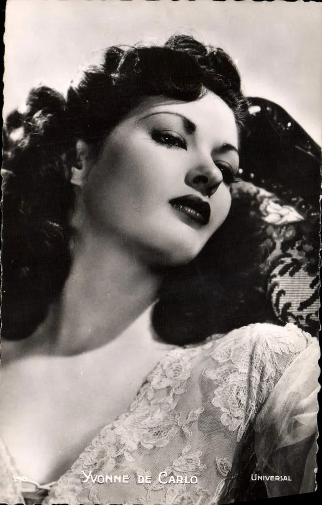 Yvonne de Carlo — portret — Universal - Awers