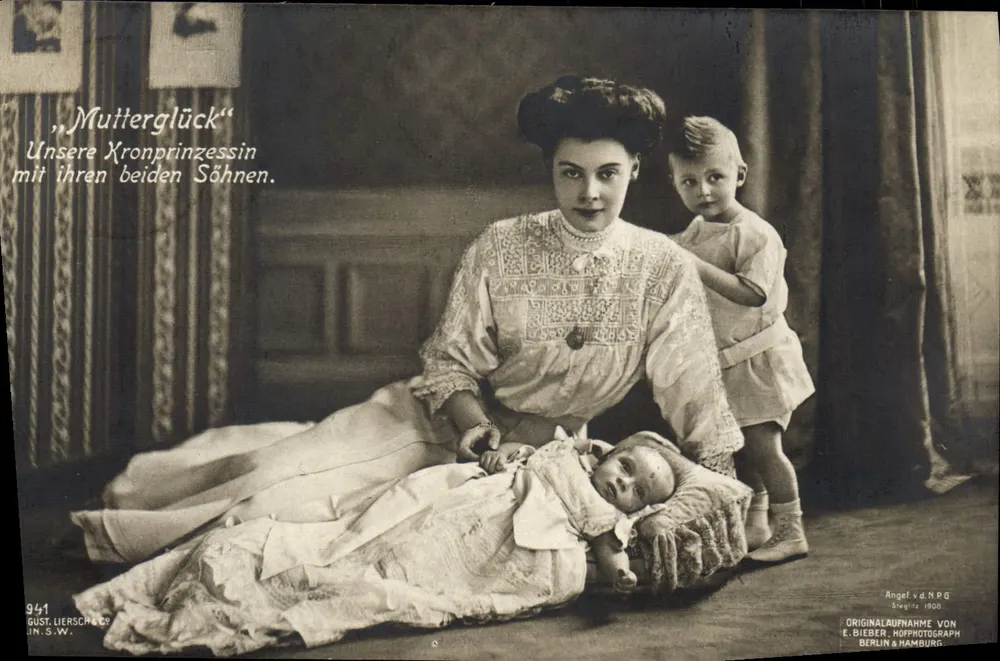 Mutterglück — Mãe com seus dois filhos — Gust. Liersch & Co, Berlim 1900 - Frente