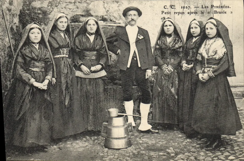 Os Pirineus — Pequeno descanso após o « Branle » — C.C. 1927 - Frente