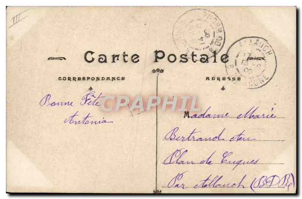 Frau in einem Kleid im Art Nouveau-Stil — vor einem Schild 'SAINTE MARIE' — Verlag Biard, Seriennummer nicht sichtbar - Rückseite