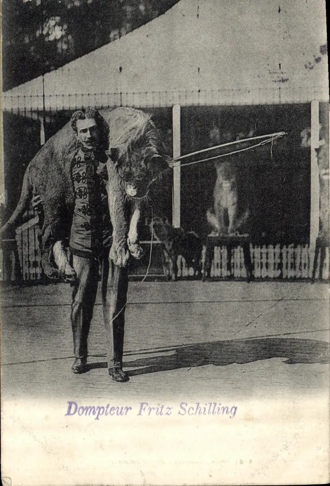Zirkusdompteur Fritz Schilling — mit Löwen im Zirkus — Verleger WILKOSTETT & WATNER, LÜCHTENACHER, JAMURG, 1905 - Vorderseite