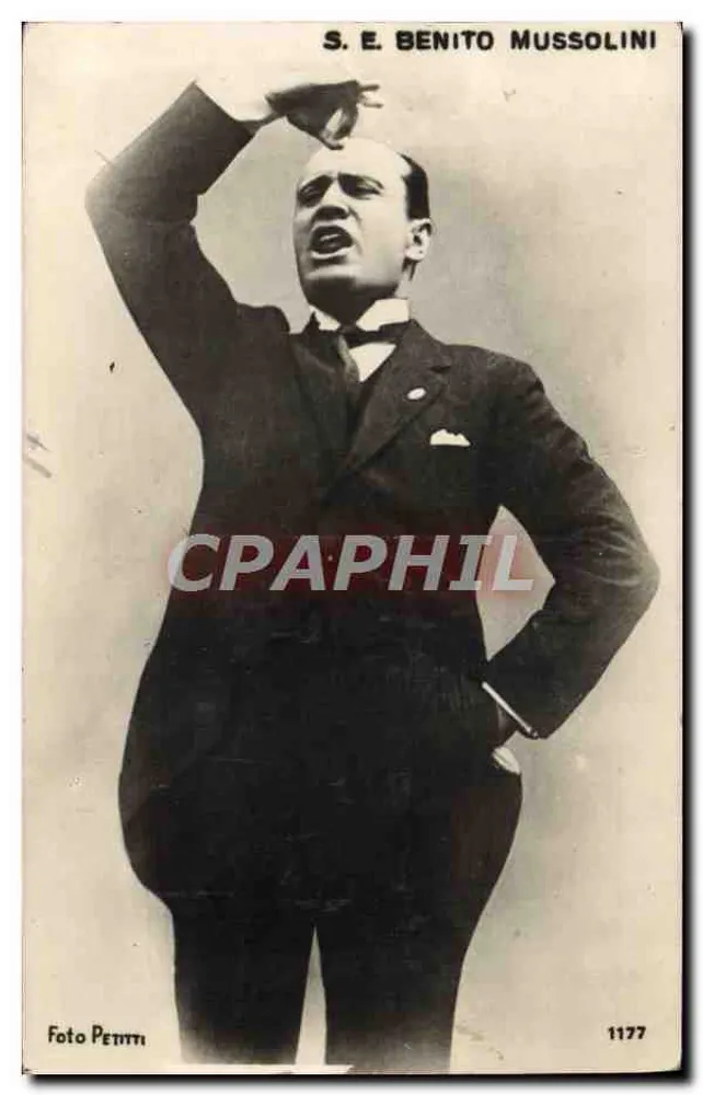 S.E. Benito Mussolini — retrato em traje — Foto Petitti, n° 1177 - Frente