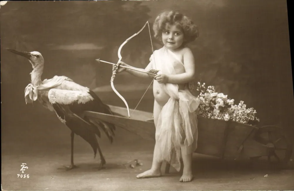 Kind Cupido mit einer Storch — Studiofoto — Verlag R. 7056 - Vorderseite