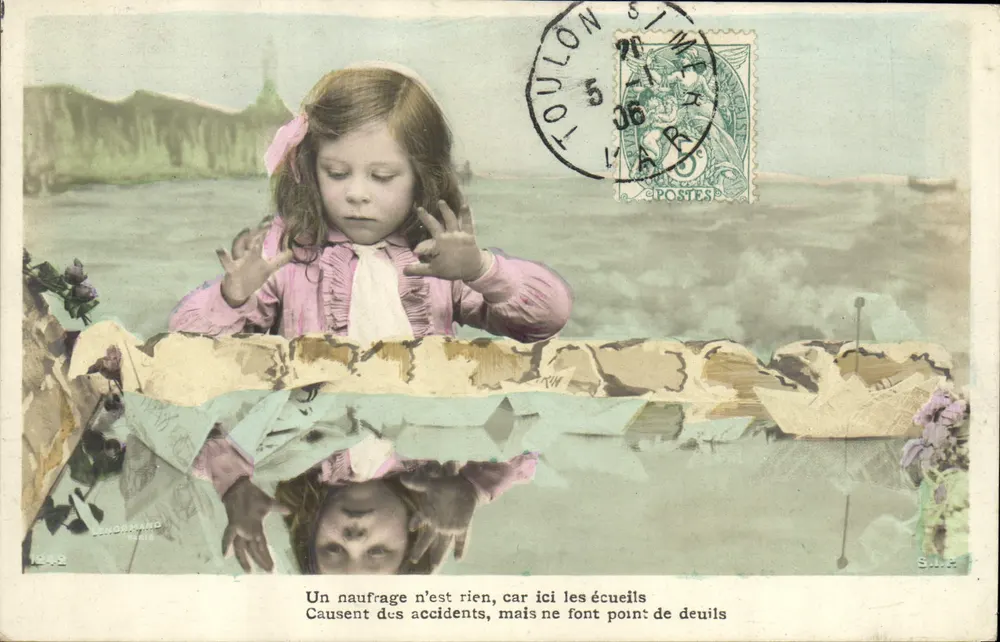 Menina brincando com barcos de papel — Lendormard Paris — n°1242 - Frente