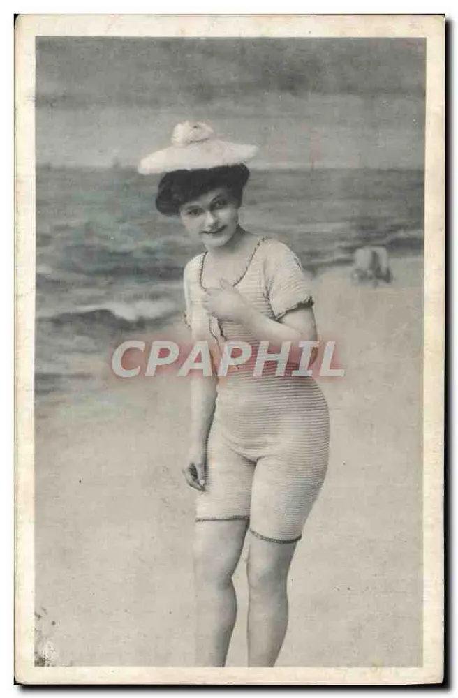 Frau im gestreiften Badeanzug — Strand — Serie 2454 - Vorderseite