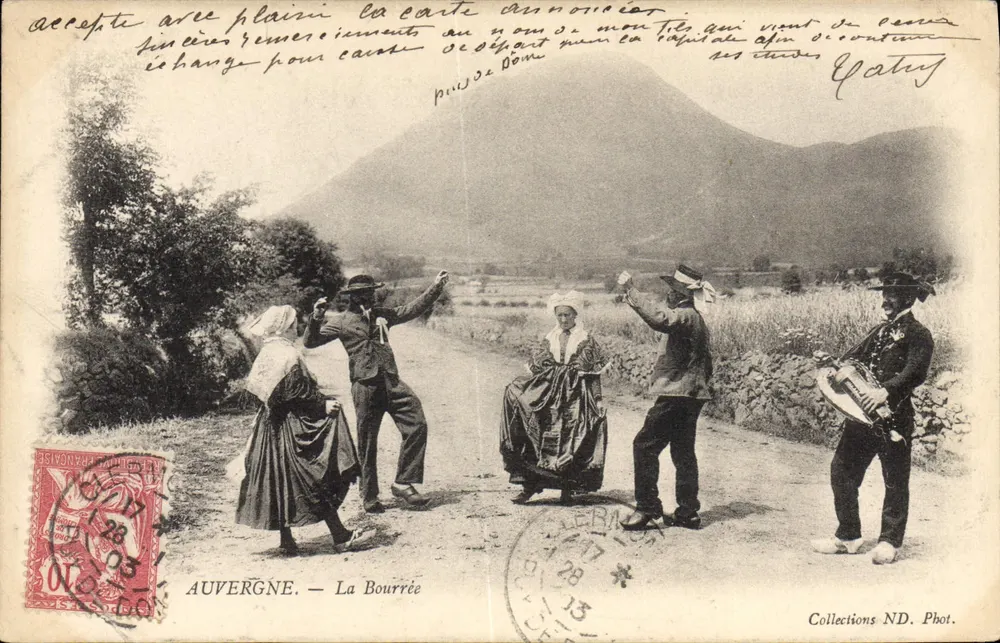 AUVERGNE — A Bourrée — Coleções ND. Fot. - Frente