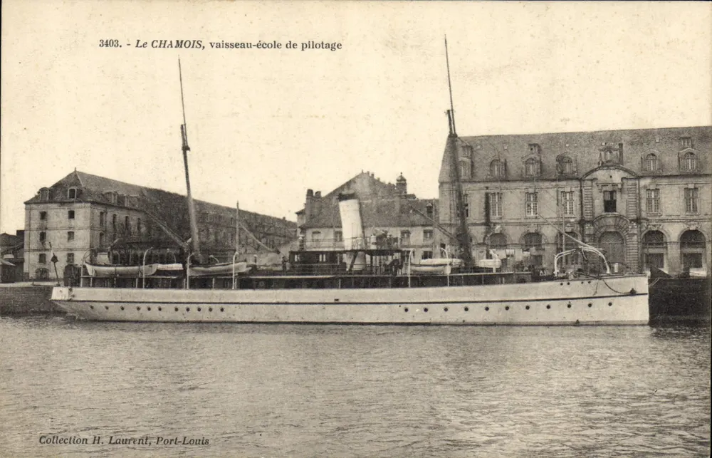 O CHAMOIS, navio-escola de pilotagem — Coleção H. Laurent, Port-Louis - Frente