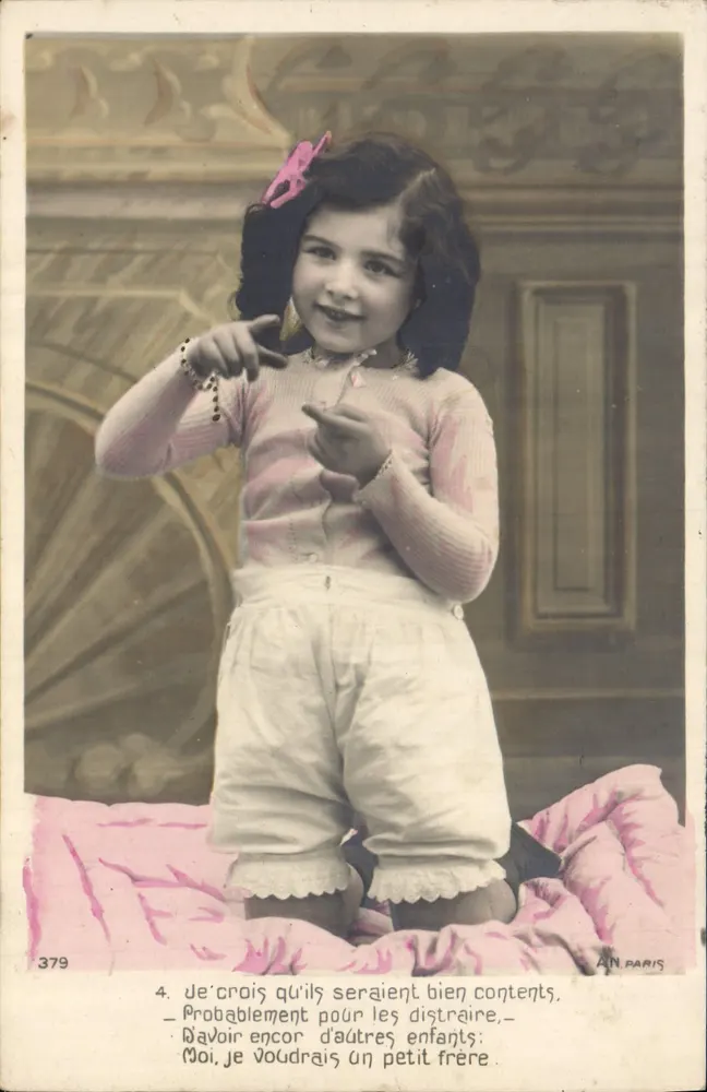 Menina sorridente — carta postal ilustrada — A.N. PARIS n°379 - Frente