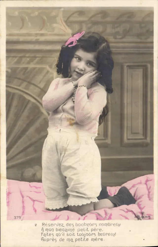 Menina pequena — retrato — A.N. PARIS n°379 - Frente