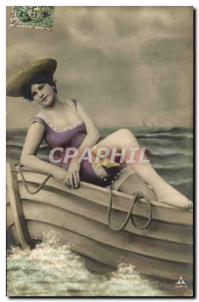 Frau im violetten Badeanzug und Strohhut — in einem Boot — n° 4291-3 - Vorderseite