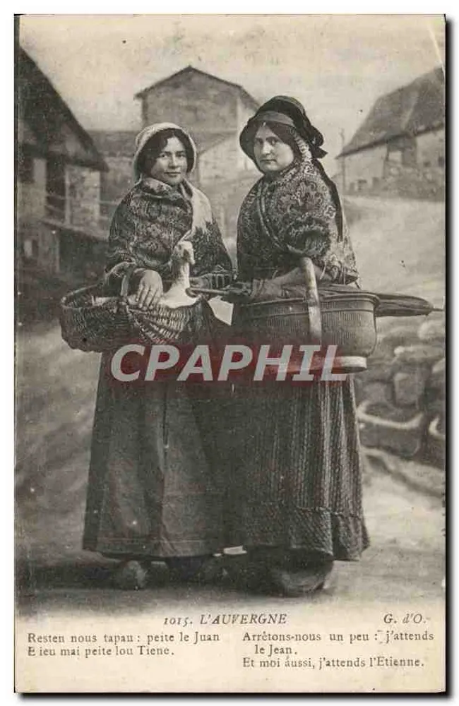 Duas mulheres em traje tradicional — A Auvergne — G. d'O. - Frente