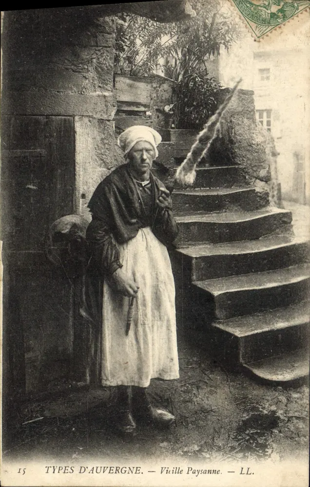 Ländliche Frau — Typen der Auvergne — LL. - Vorderseite