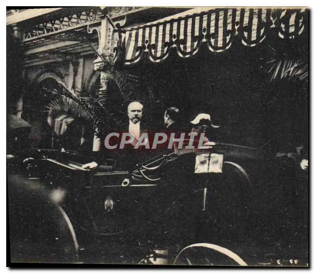 Retrato de um homem em automóvel — cena urbana — editor desconhecido - Frente