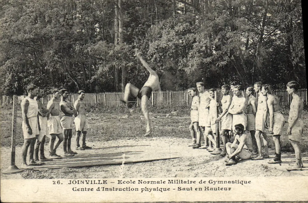 Joinville — Militärische Normale Gymnastikschule — Hochsprung - Vorderseite