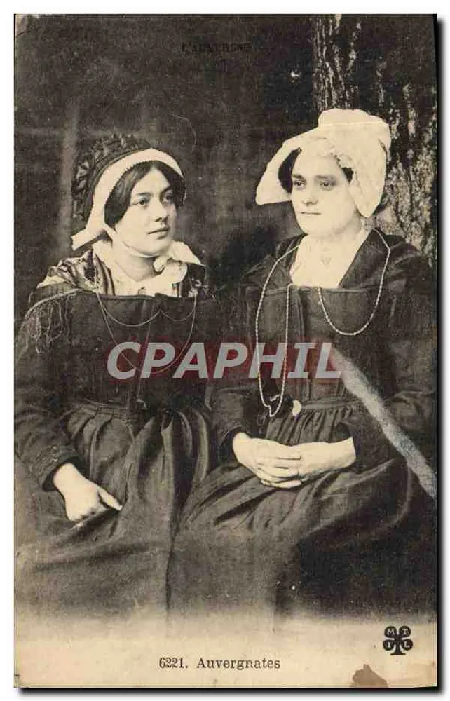 Duas mulheres em trajes tradicionais — Auvergnates — P. R. LEBRE (editor) n° 6321 - Frente