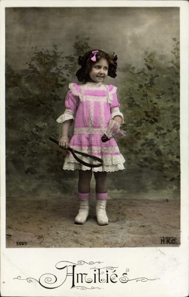 Menina pequena em vestido rosa — traje de tênis — H.K.C. n°3225 - Frente