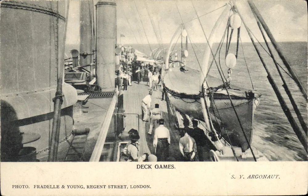 Jogos no ponte — S.Y. Argonaute — Foto Fradelle & Young, Regent Street, Londres - Frente