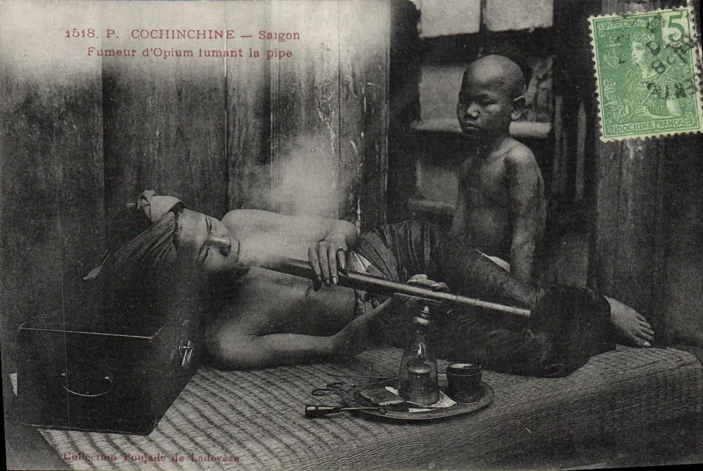 Opiumraucher, der die Pfeife raucht — Cochinchine — Saigon — P. Cochinchine, n°1518 - Vorderseite