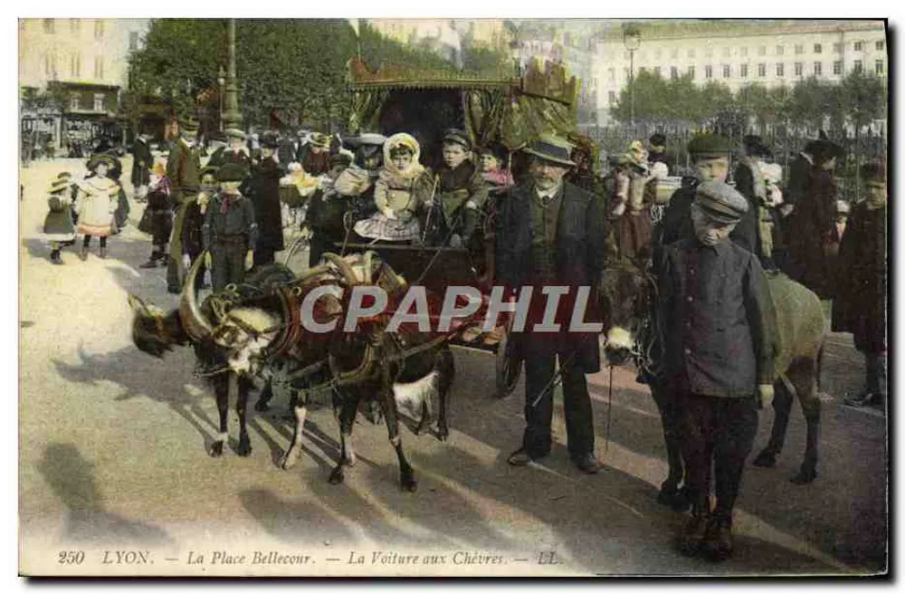LYON — La Place Bellecour — Die Ziegenkutsche — LL - Vorderseite