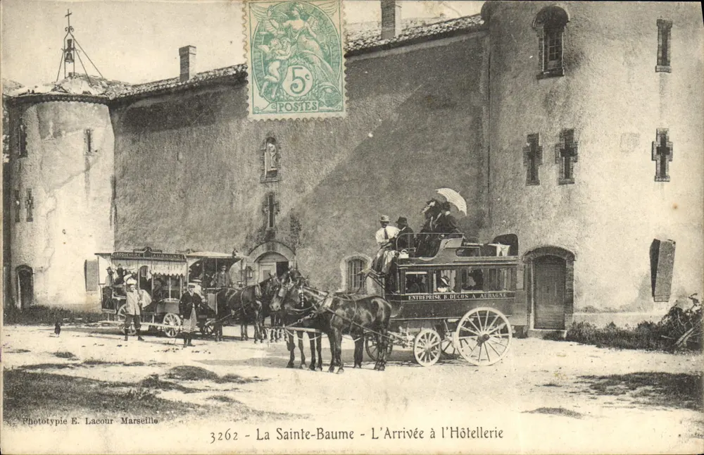 La Sainte-Baume — L'Arrivée à l'Hôtellerie — Fototipia E. Lacour, Marsella, n° 3262 - Anverso