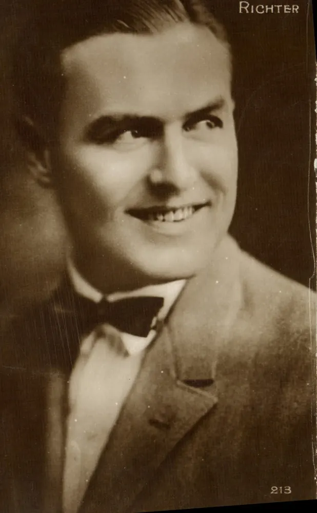 Retrato de homem em traje — série Richter n°213 — Cinemagazine Paris - Frente