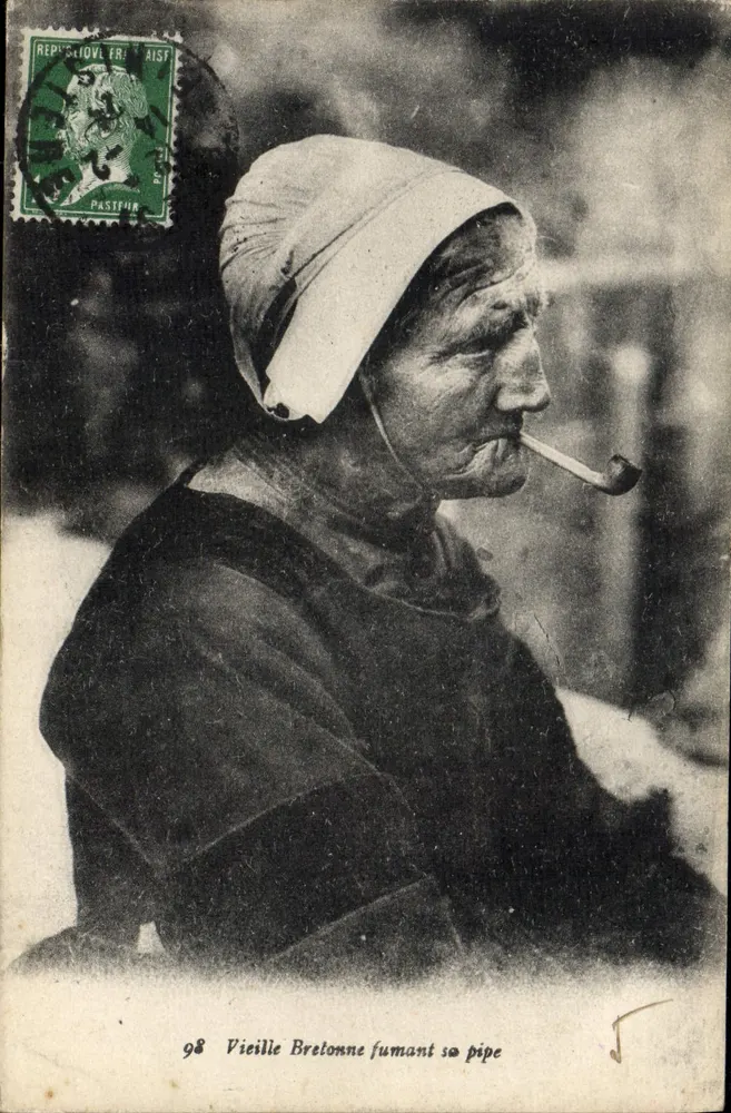 Alte Bretonin, die ihre Pfeife raucht — n°98 — Verleger Pastour - Vorderseite