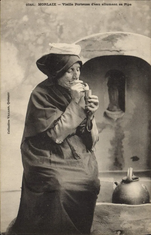 Morlaix — Alte Frau, die ihre Pfeife ansteckt — Sammlung Villand, Quimper, n° 4041 - Vorderseite