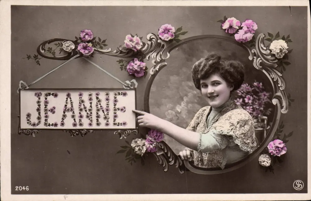 Jeannie — junge Frau, die auf ein mit Blumen verziertes Schild zeigt — S.P. n°2046 - Vorderseite
