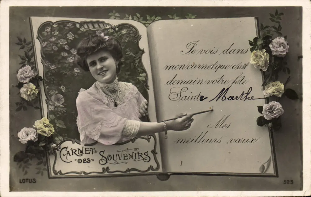 Mulher sorridente em um caderno — Caderno dos Lembranças — editor LOTUS n°525 - Frente