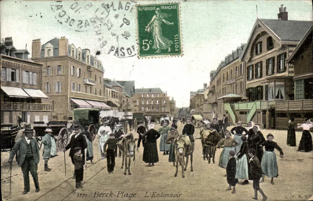 Berck-Plage. L'Entonnoir — vista animada da rua — editor L.V. & Cie, n° 1771 - Frente