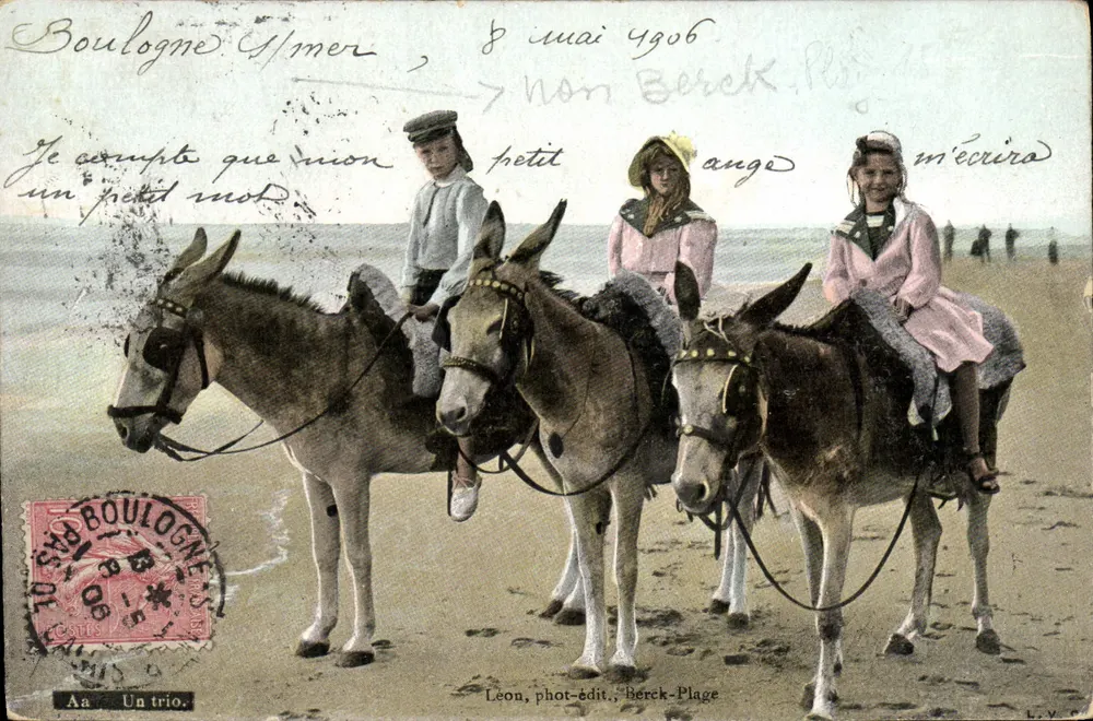 Três crianças em jumentos — Boulogne-sur-Mer — Léon, fot.-édit., Berck-Plage - Frente