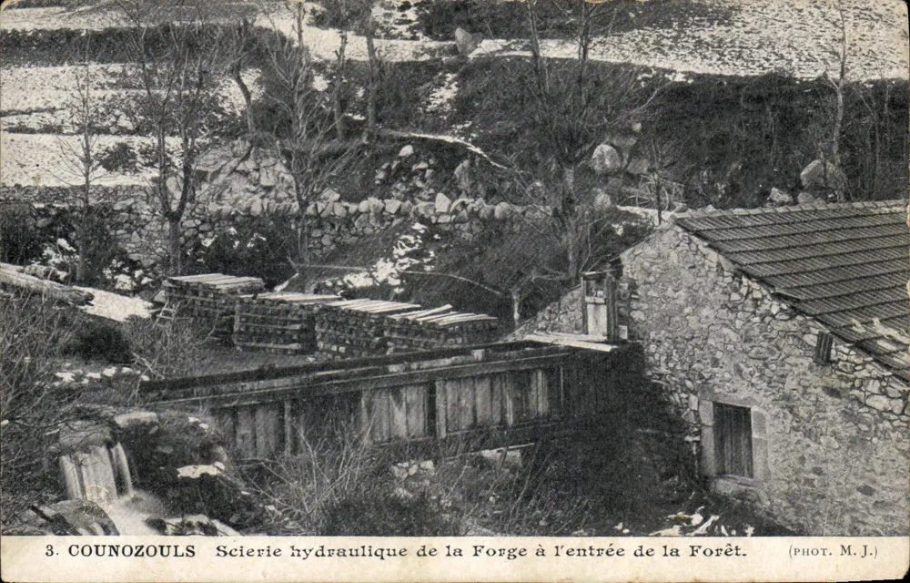 Counozouls — Hydraulische Sägerei der Schmiede am Eingang des Waldes — Fot. M.J. - Vorderseite