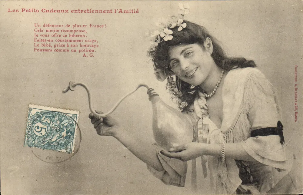 Frau mit Flasche — Werbung für 'Les Petits Cadeaux entretiennent l'Amitié' — Phototypie A. Bessagnet in NANCY - Vorderseite