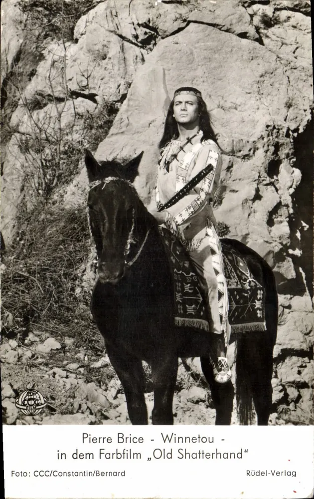 Pierre Brice - Winnetou - im farbigen Film "Old Shatterhand" — Rüdel-Verlag, Verlag auf der Karte gedruckt - Vorderseite