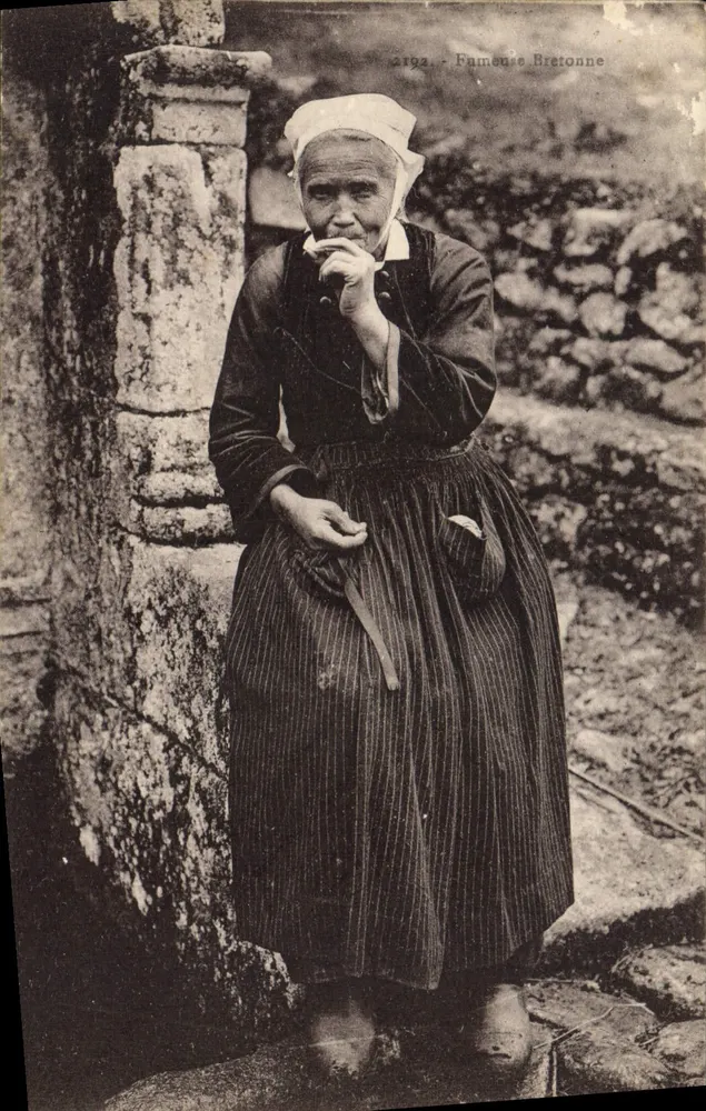 Mulher Bretã Fumante — 2192 — Editor Não Identificado - Frente