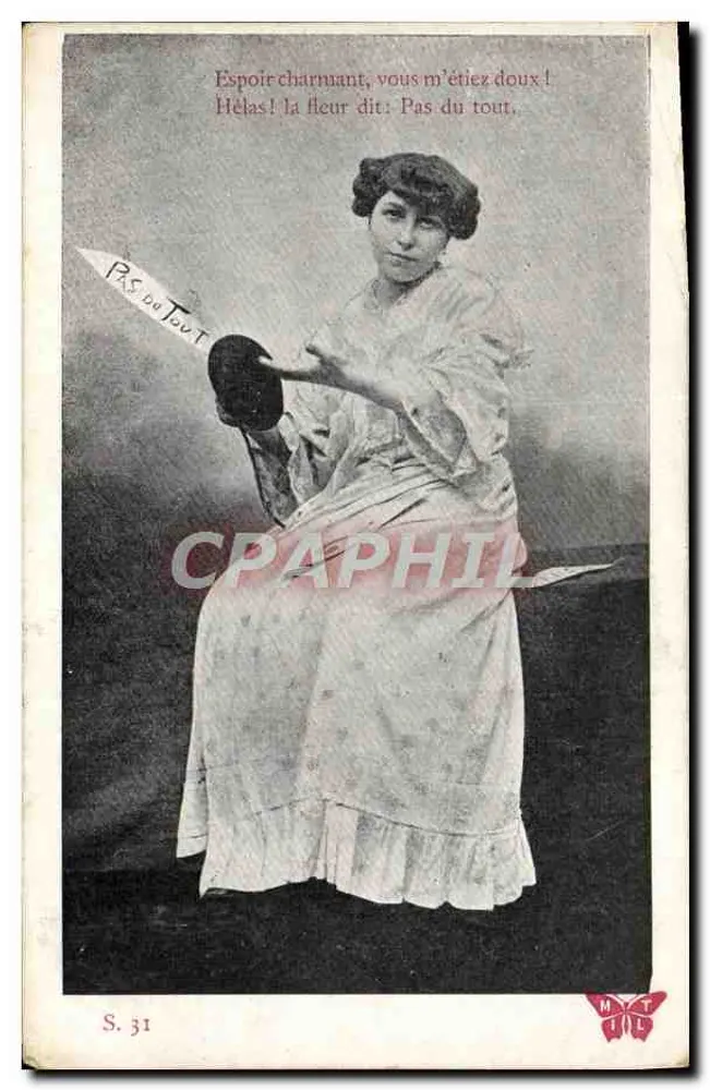 Femme assise tenant un chapeau — scène poétique avec texte imprimé — éditeur MTIL, n° S. 31 - Vorderseite