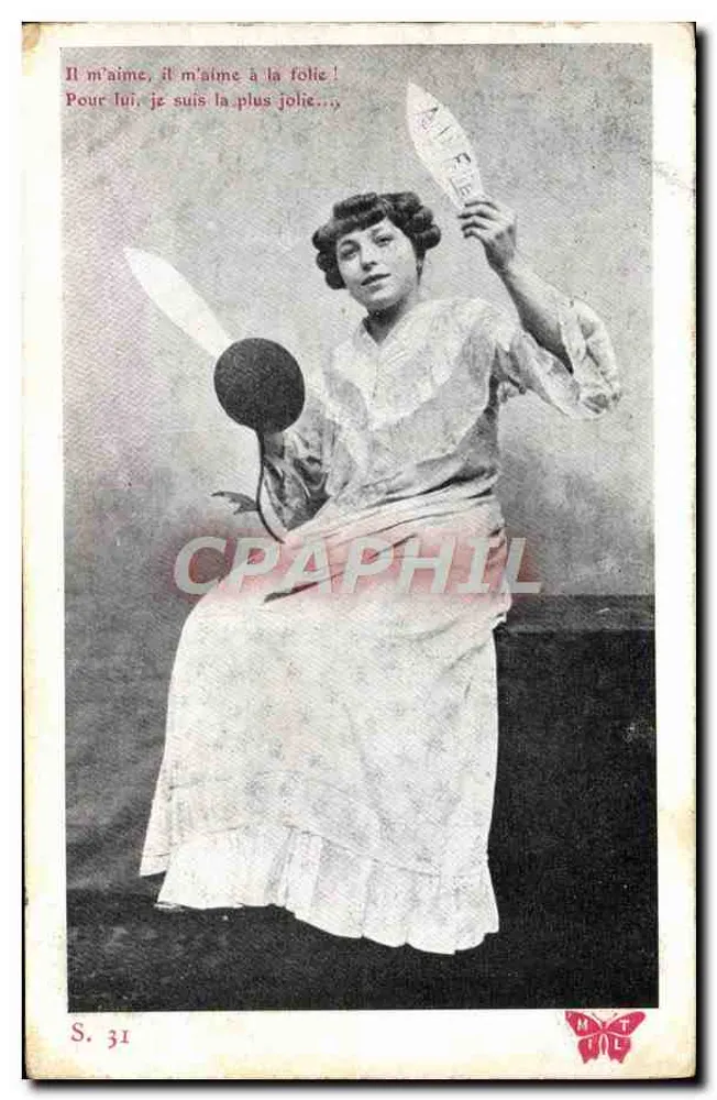 Femme assise tenant un ballon et un fan — Série S. 31 — éditeur A. FREY - Vorderseite