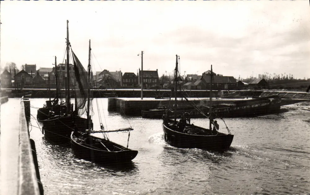 Normannische Fischerboote — Grandcamp-les-Bains (Calvados) — Edition St-Pierre, St-Pierre-Église - Vorderseite