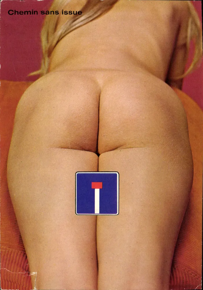 Femme nue — vue de dos avec panneau routier « Chemin sans issue » — éditeur SEXUMO, série 6 - Frente