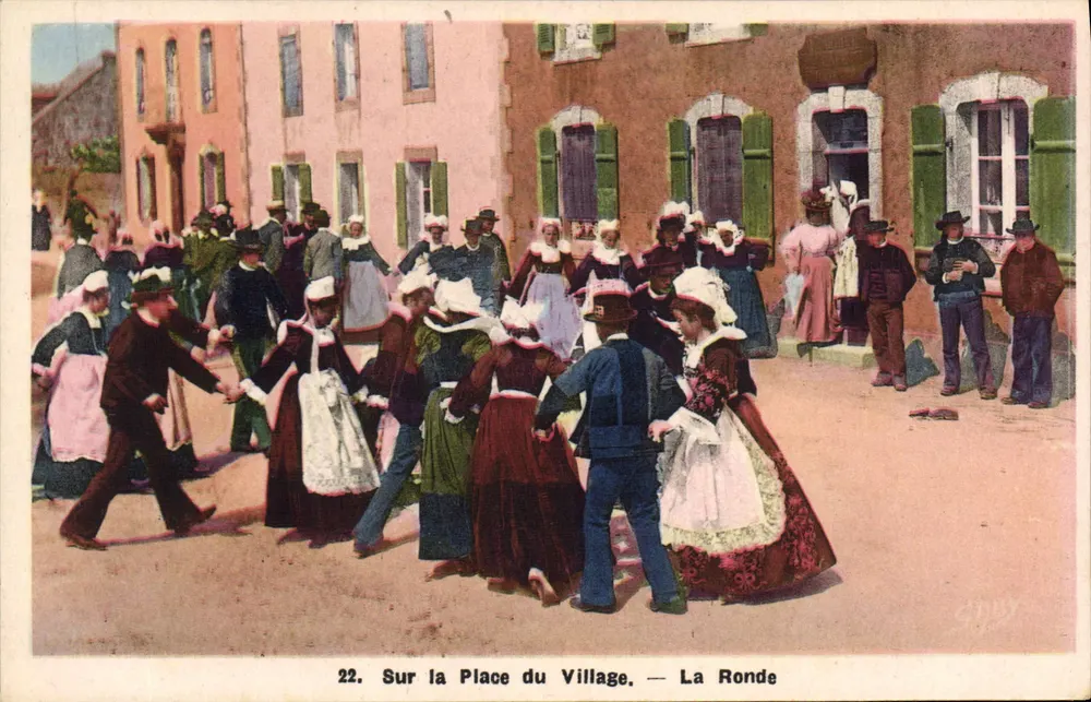 Auf dem Dorfplatz — La Ronde — Éditions Gaby - Vorderseite
