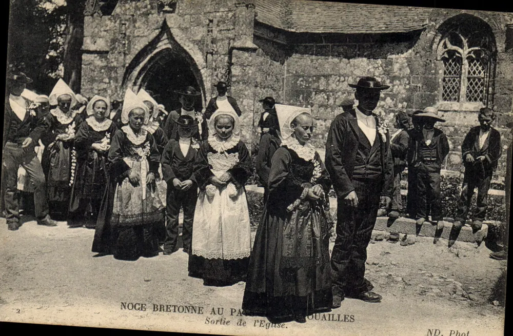 Brettonische Hochzeit im Parc de Pouailles — Verlassen der Kirche — ND, Phot. - Vorderseite