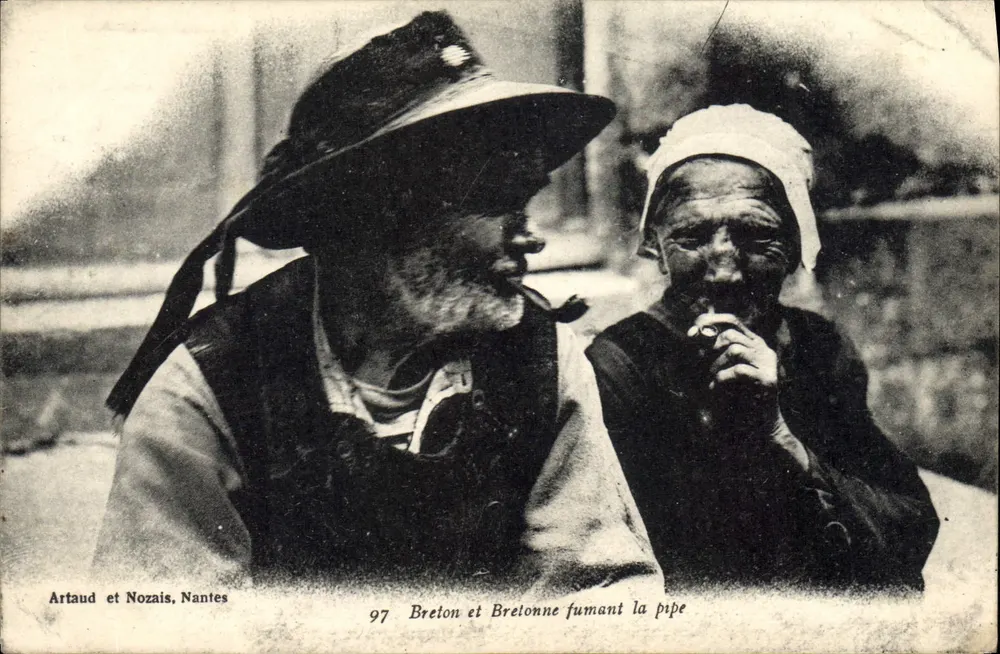Breton und Bretonne rauchen eine Pfeife — Artaud et Nozais, Nantes, Nr. 97 - Vorderseite