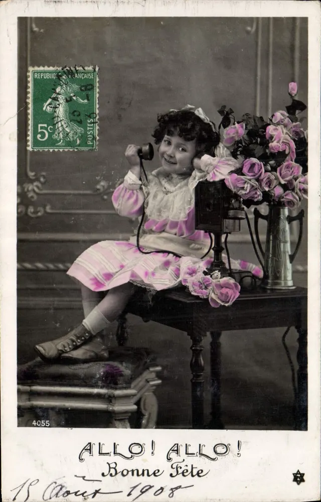 Kleine Mädchen, die am Telefon spielt — Frohe Geburtstagskarte 1908 — unbekannter Verlag, Nr. 4055 - Vorderseite